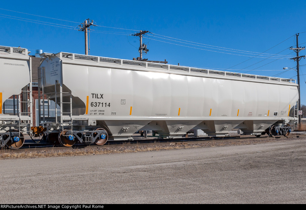 TILX 637114, 4-bay Center-Flow Covered Hopper NEW on the UPRR